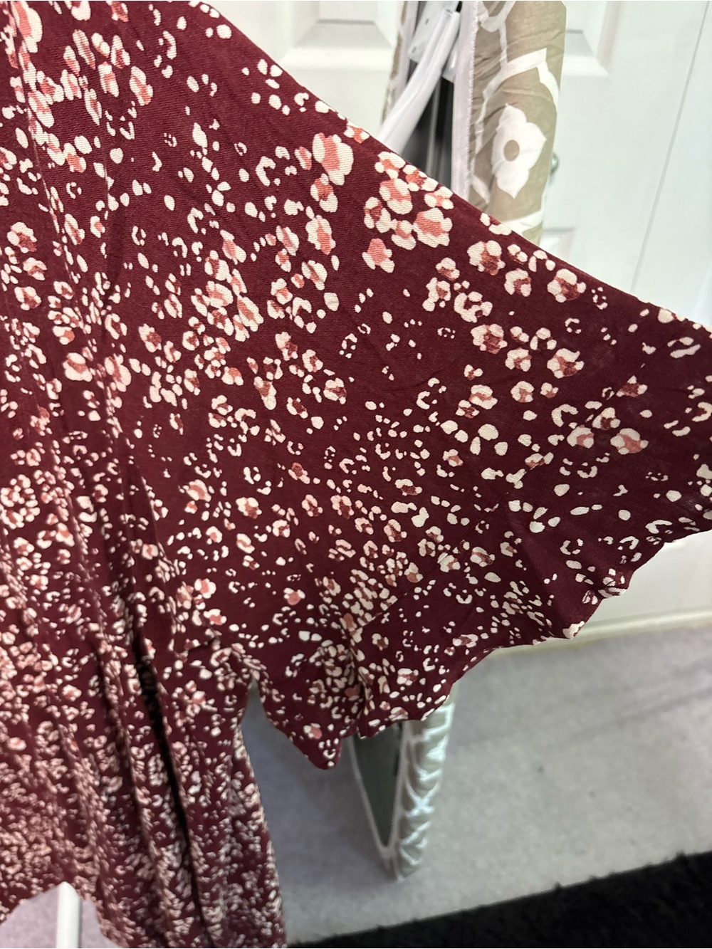 Torrid Burgundy Floral Ruffle V-Neck Dress Size 4x - Picture 4 of 7